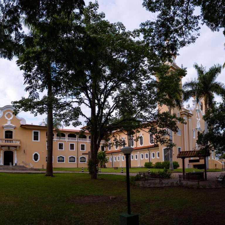 Vista Jardim Frente Igreja